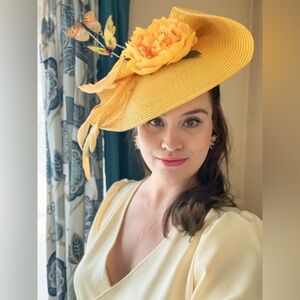 Vibrant Yellow Wide-Brimmed Sun Hat with Floral Accent